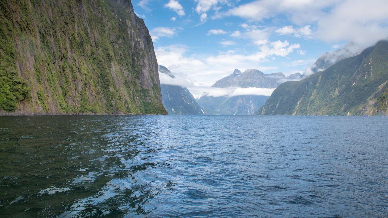 The Stunning Landscapes of New Zealand’s Milford Sound